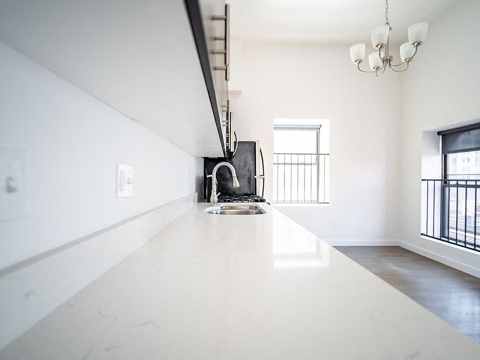 Quartz Countertop - Unit 404