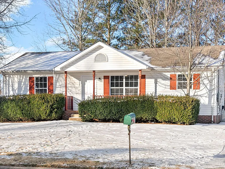 418 Donna Dr — Photo 3