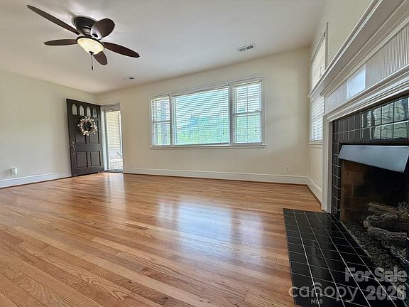 5th image of 917 W Pine St