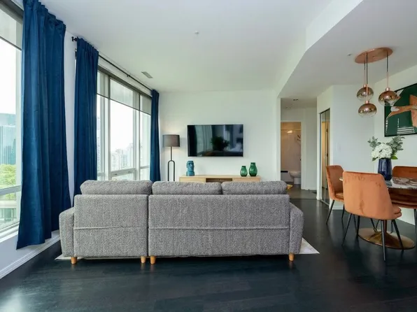 989 Nelson St, Vancouver, BC