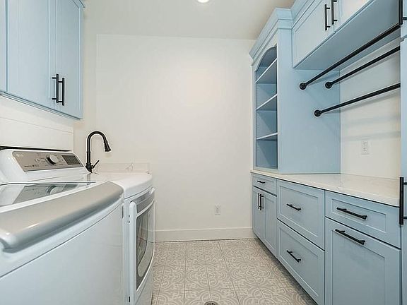 Laundry room (upstairs)