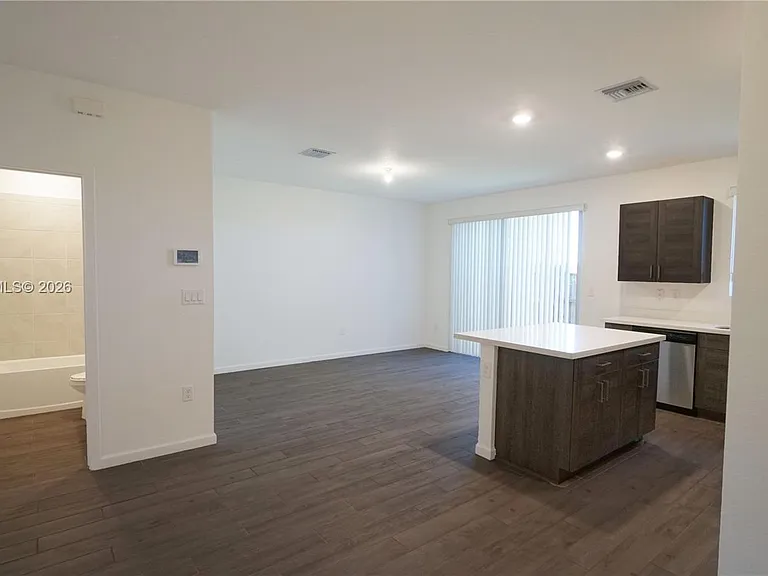 2411 SE 10th St #2411 — Photo 10