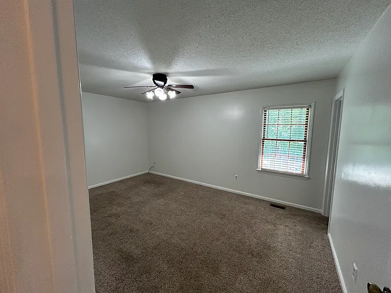 410 Riverton Ct — Photo 13