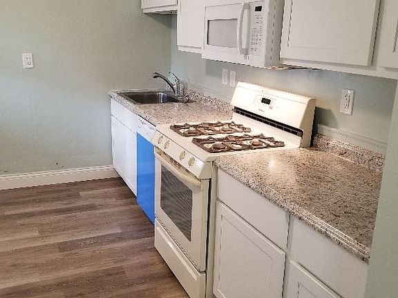 3rd image of 1413 Laidlaw Ave