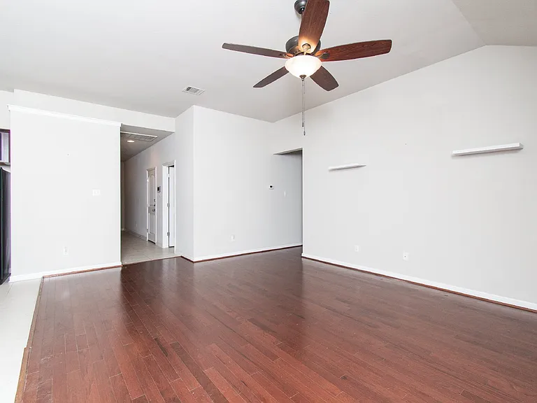 136 Mistflower Ln — Photo 5