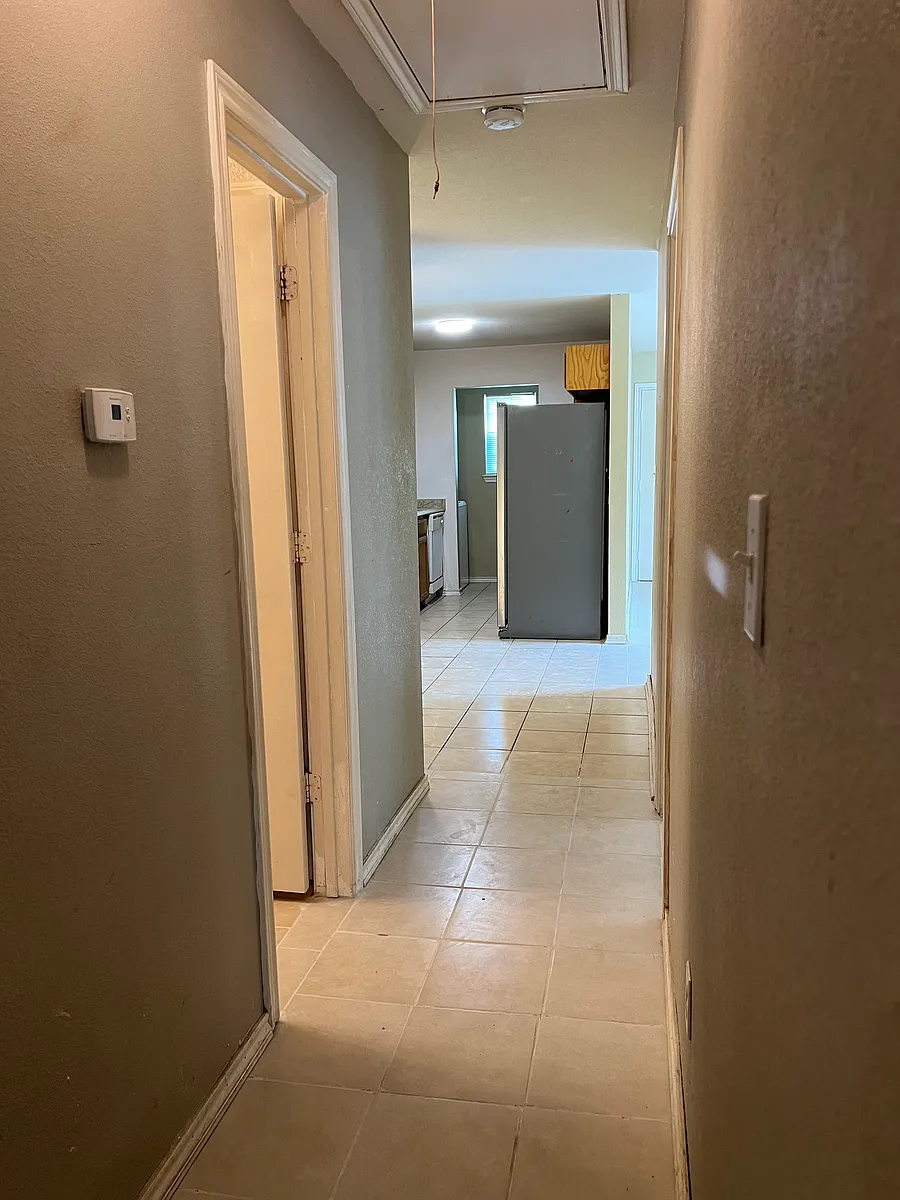 Building Photo - 3008 Comanche Ave #B
