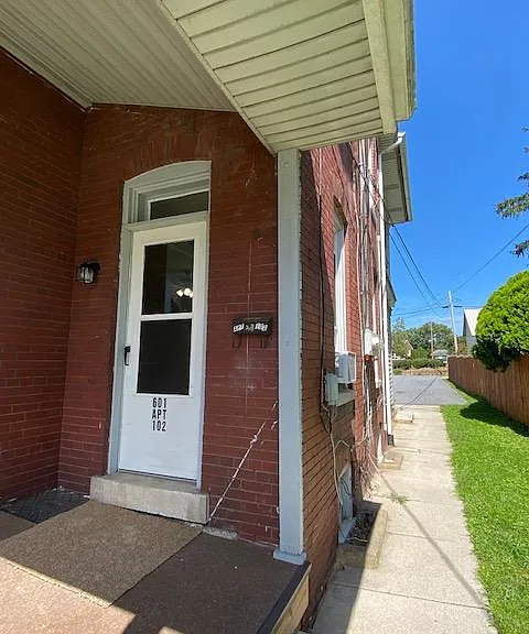 601 S Market St #102 — Photo 3