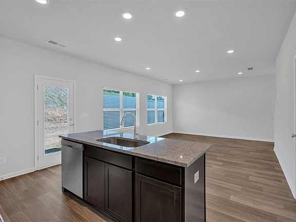 5th image of 117 Lavender Cir