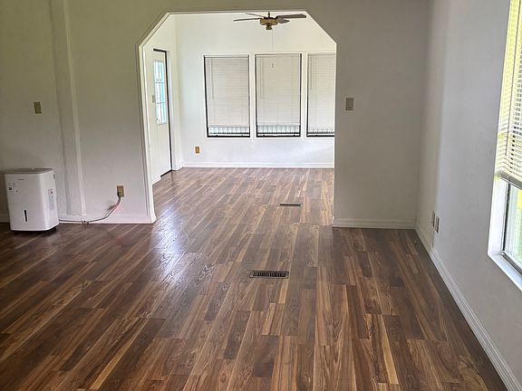 2nd image of 26282 Queen Mary Ln