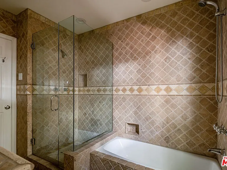11362 Chenault St — Photo 32