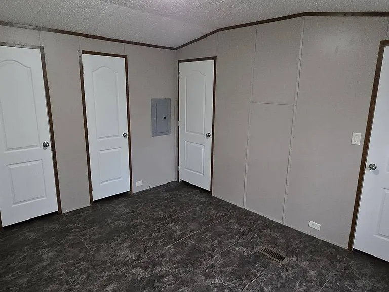 25 Riviera Courts Dr — Photo 7