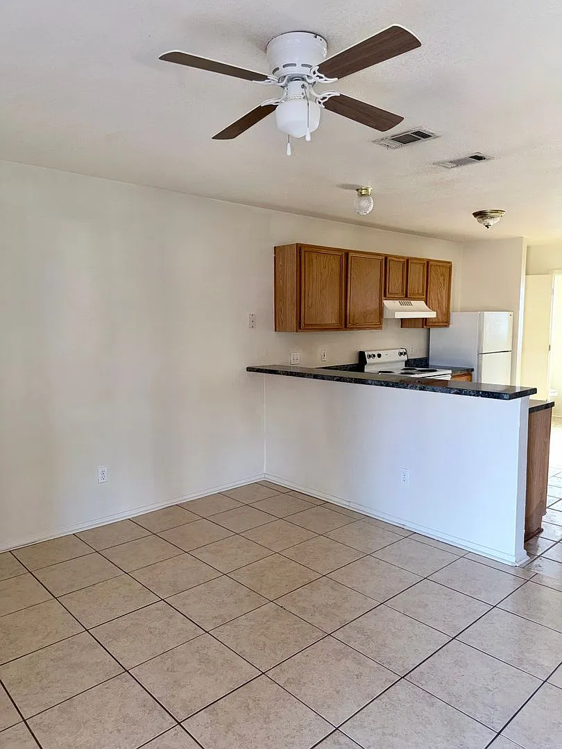 1102 Leslie Circle — Photo 4