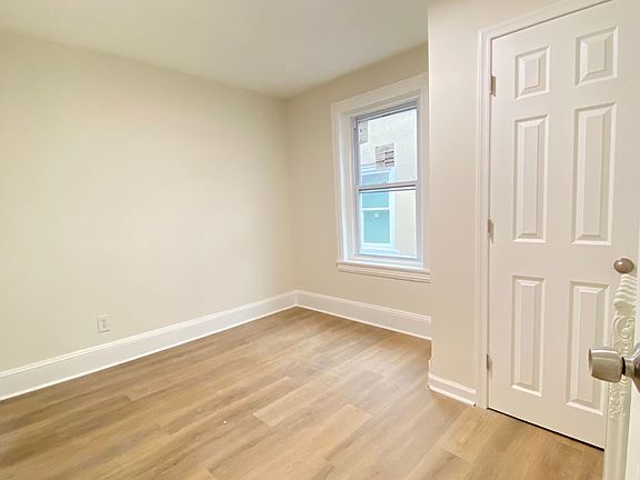 3rd image of 117 Wayne Ave