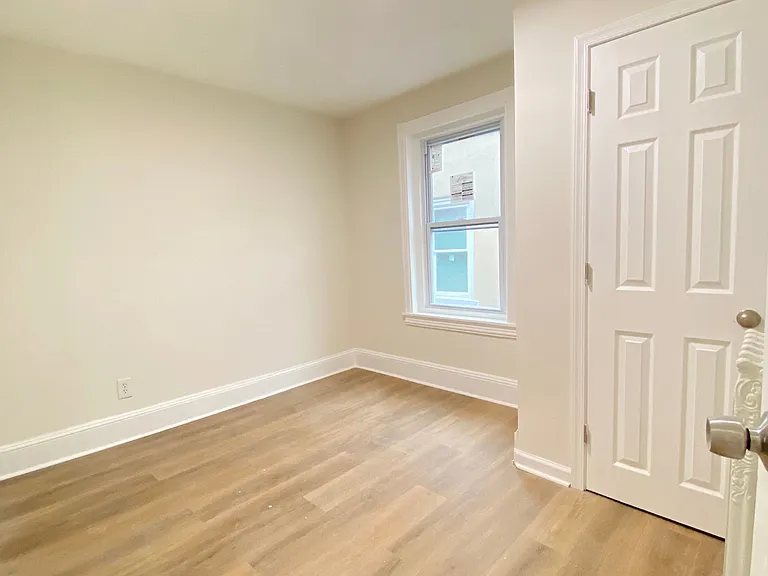 117 Wayne Ave #MAIN — Photo 3