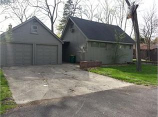 110 Circle Dr S, Island Lake, IL 60042