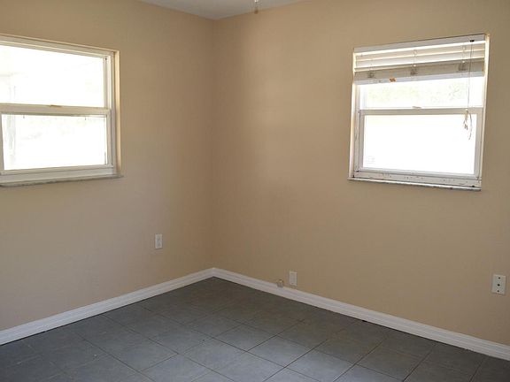 5th image of 1185 Cornwall Dr
