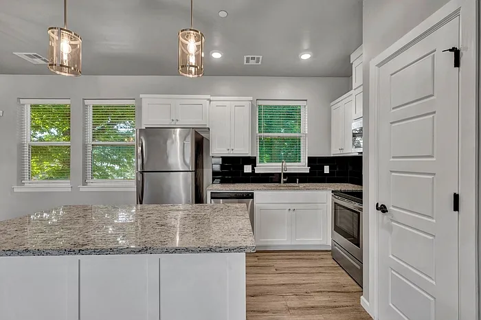 1138 N Blackwelder Ave #3 — Photo 4