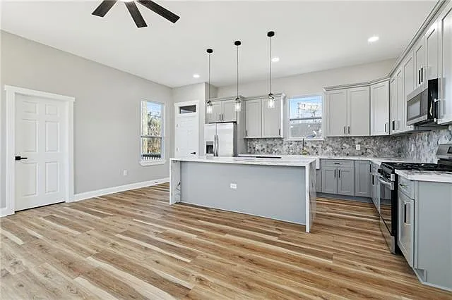 3 bed, 2.0 bath, 1844 sqft, $2,400 — Photo 4