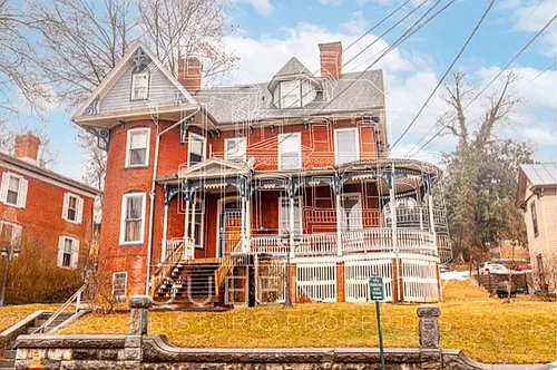 901 W Beverley St Photo 1