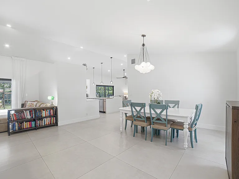 10027 NW 56th Ct — Photo 10