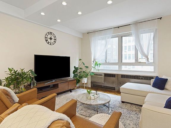 3rd image of 333 W 57th St APT 605
