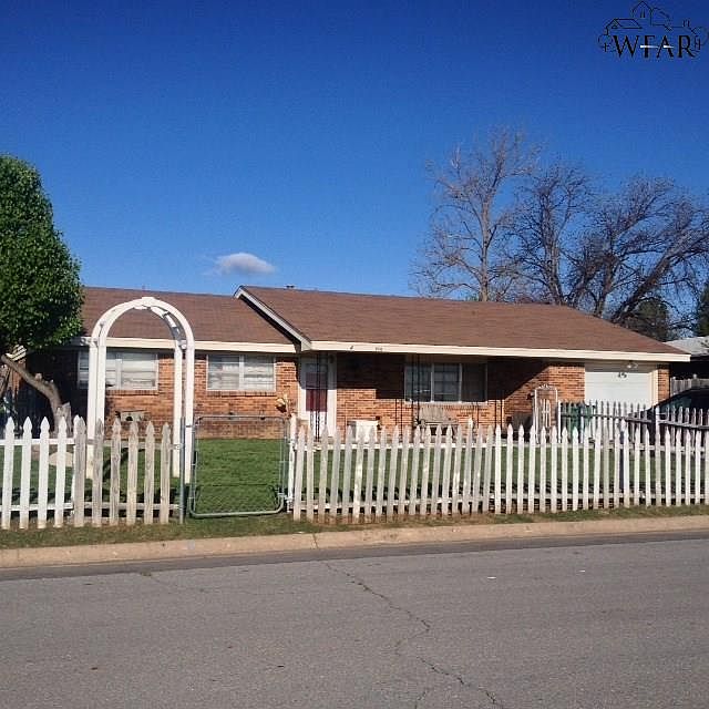 1st image of 204 Mockingbird Ln