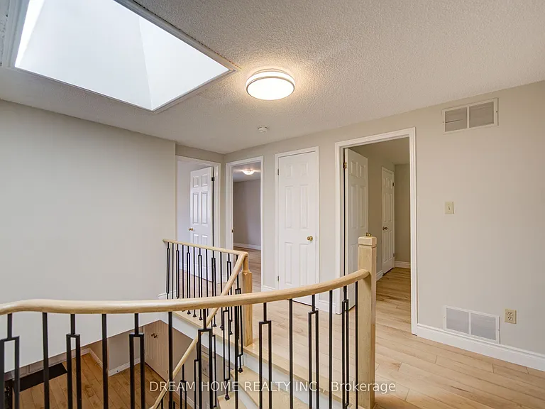 25 Yongehurst Rd — Photo 17