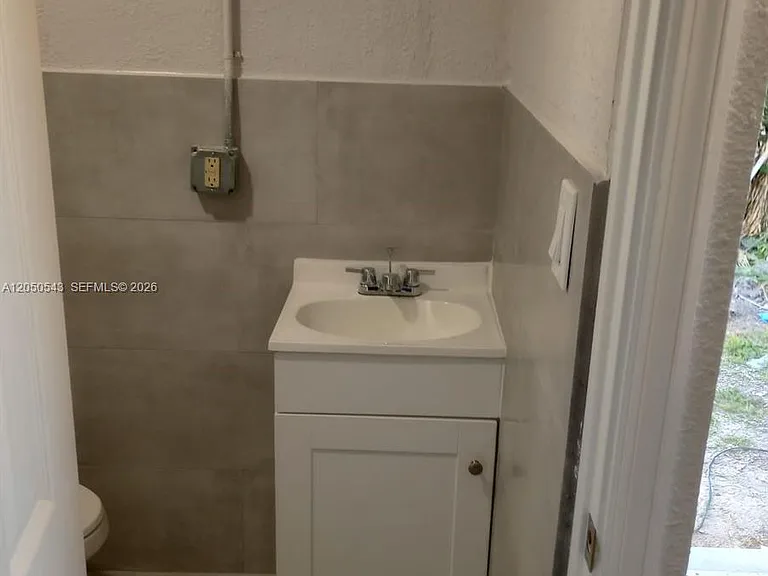 1241 Dr Martin Luther King Jr Blvd W #4 — Photo 8