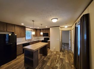 813 Alaska St, Belleville, MI 48111