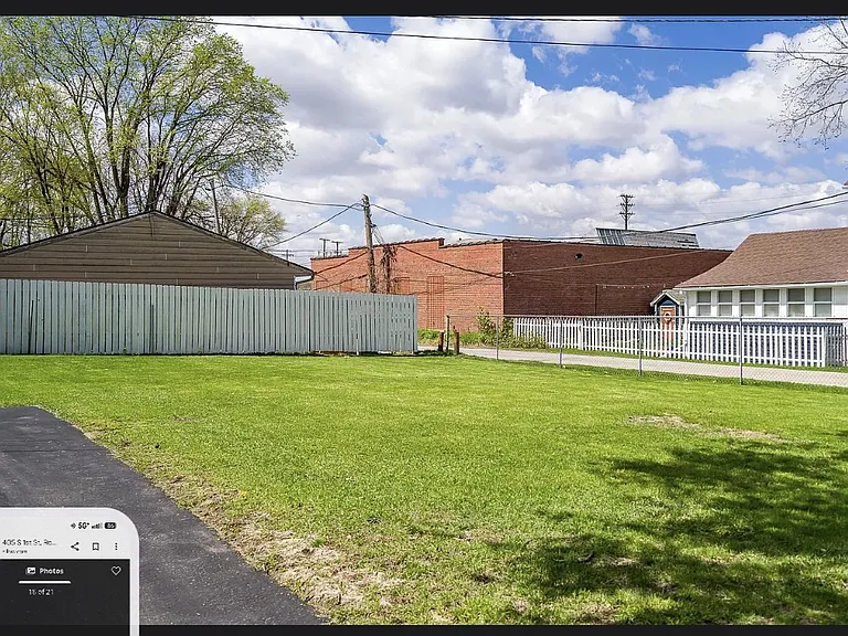 405 S 1st St — Photo 2