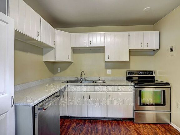 2nd image of 1005 1/2 La Farge Ave