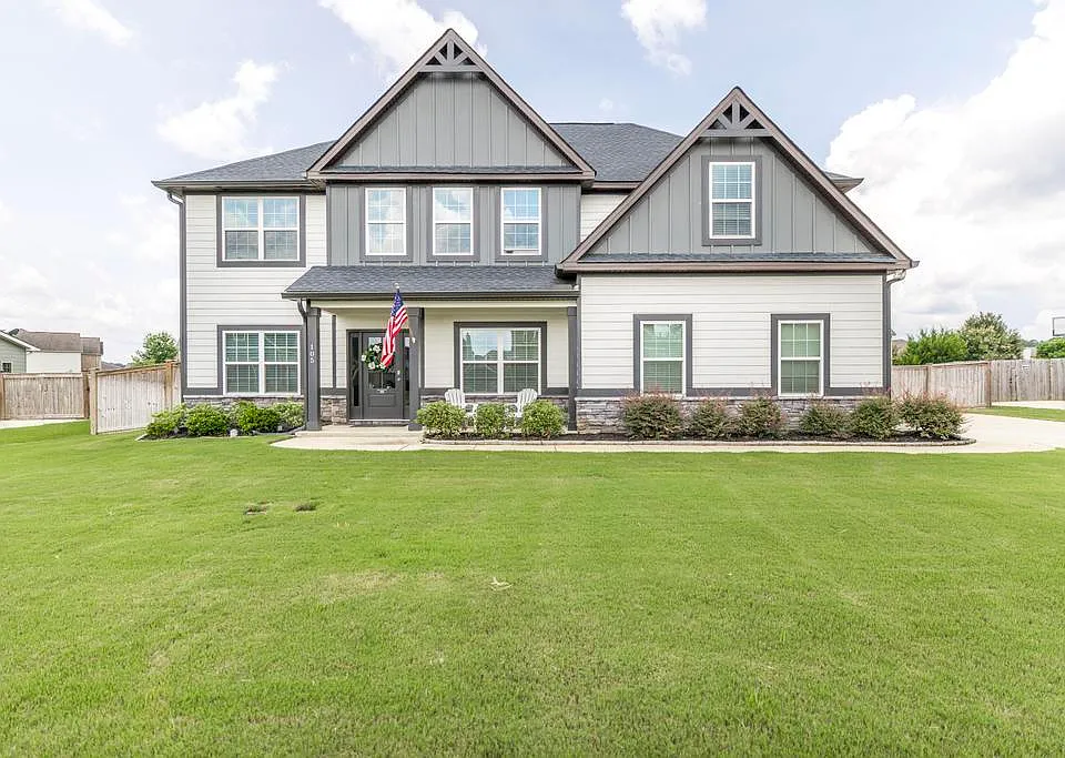 105 Pearl Moss Ln