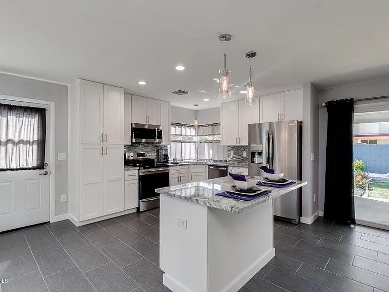 1115 W Barrow Dr — Photo 18