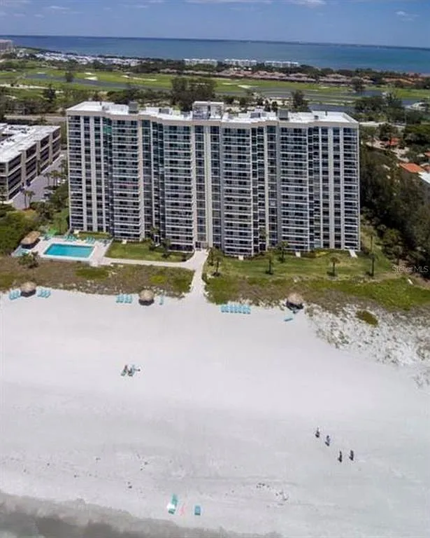 2425 Gulf Of Mexico Dr — Photo 2