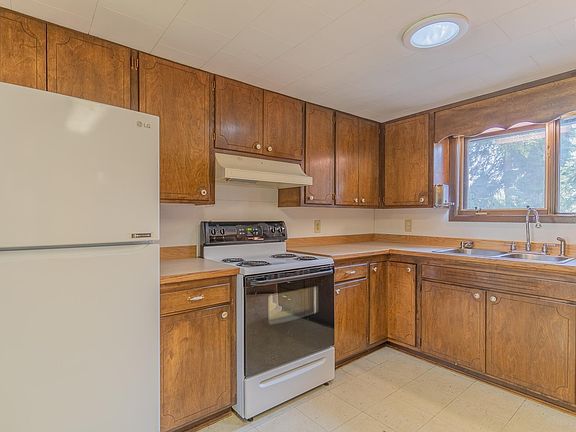 5th image of 1701 Tamarack St