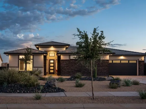 16 N Tabletop St, Washington, UT 84780