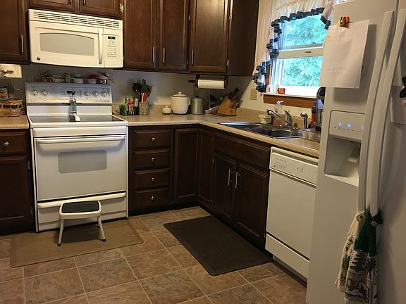 5th image of 111 Riverview Dr