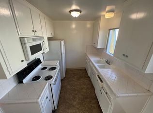 2650 E 19th St APT 3, Signal Hill, CA 90755