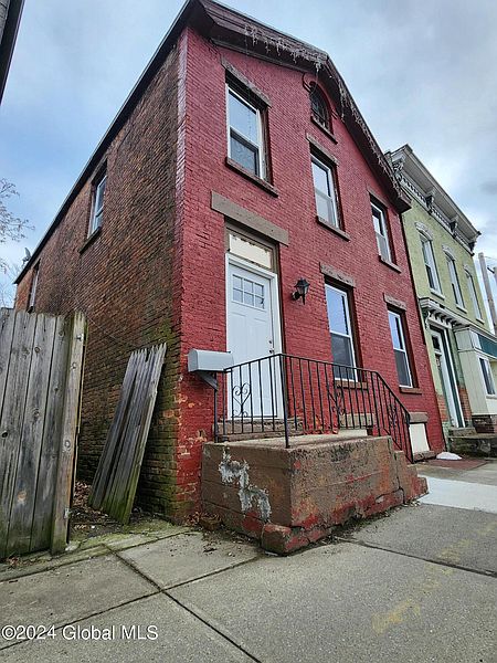 2nd image of 486 2nd Street