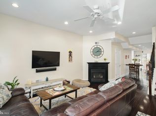 2040 Carpenter St, Philadelphia, PA