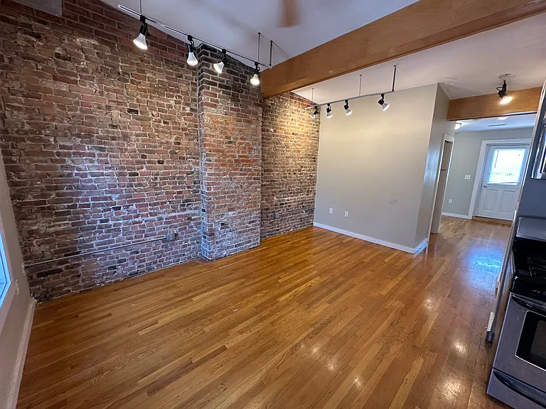 8 Pembroke St #3 — Photo 3