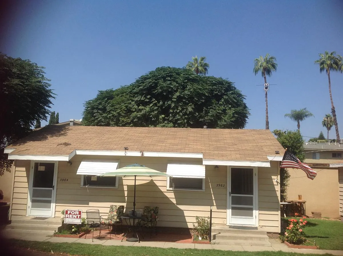 3962 Castleman unit on the right - 3962 Castleman St