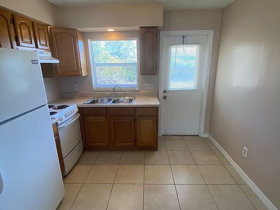 4th image of 5004 La Salle St #C