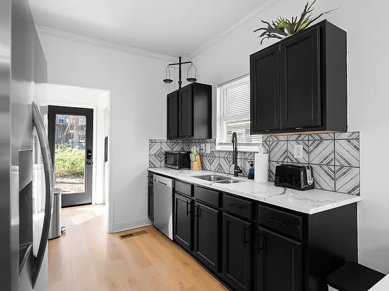 604 Julian St NW — Photo 41