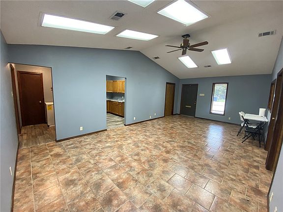 3rd image of 212 Walnut St