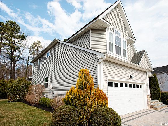 3rd image of 29 Wildflower Drive