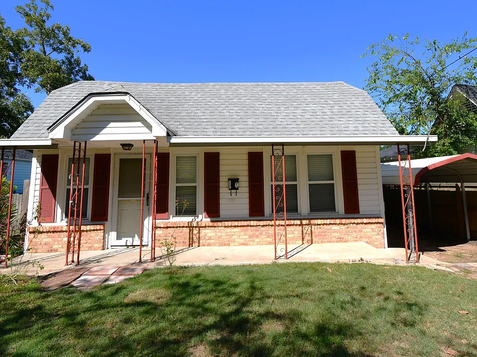 420 E Lake St