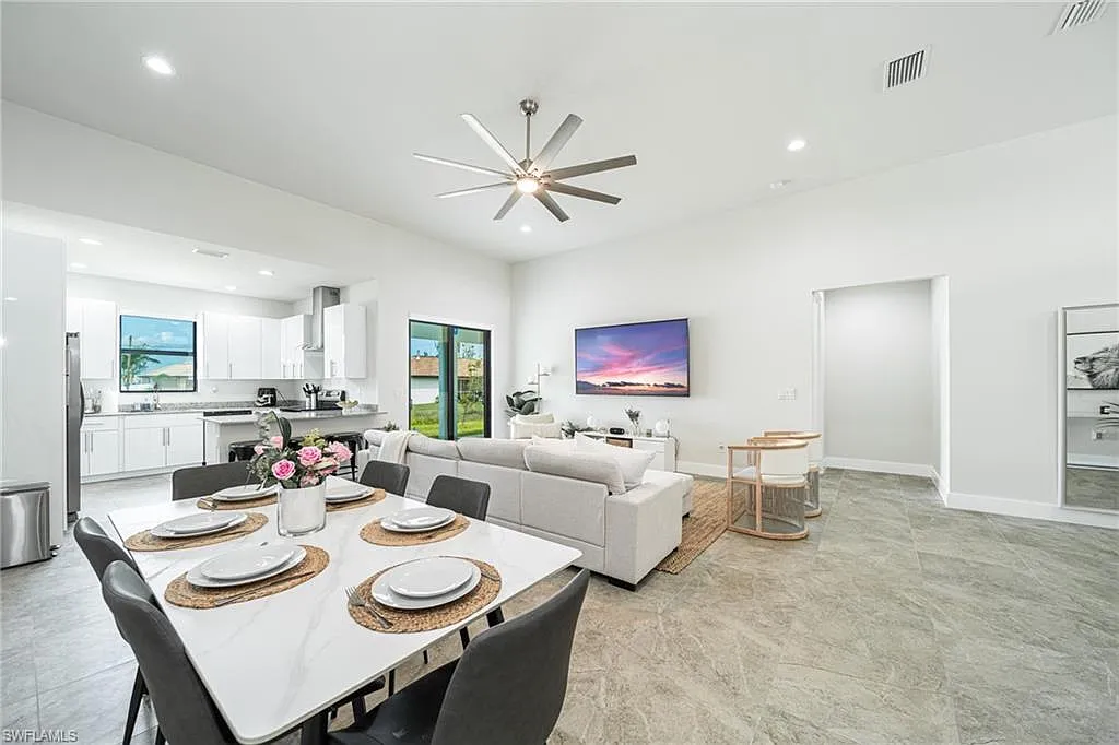 3 bed, 3.5 bath, 2041 sqft, $2,500 — Photo 3