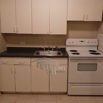 3rd image of 5787 Carver Cir #1