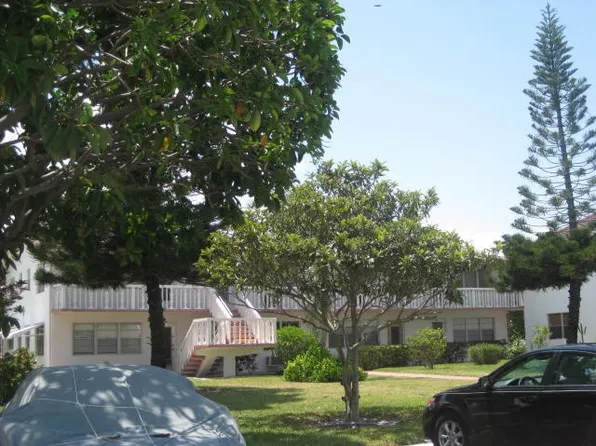 156 Camden Dr, West Palm Beach, FL 33417